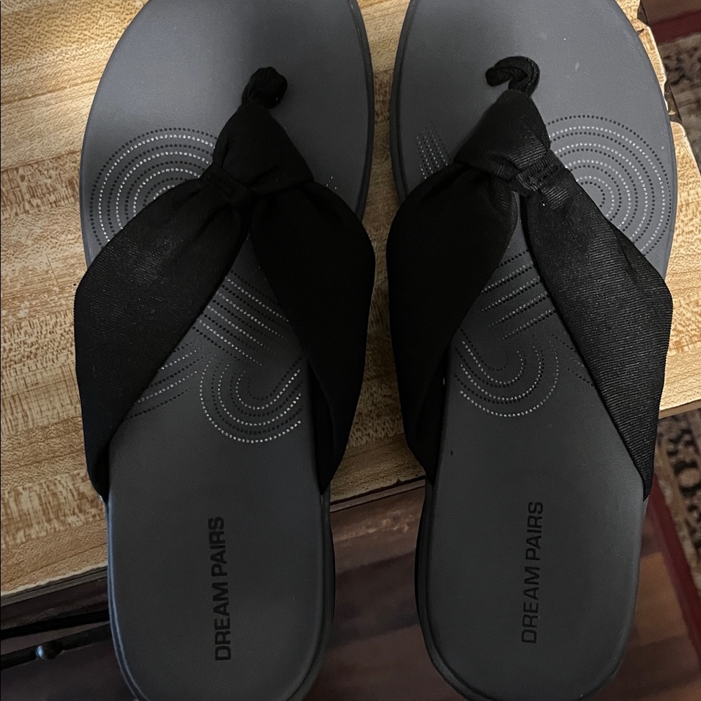 Dream Pairs Women's Black and Gray Sandals